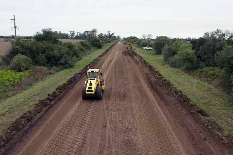 Comenzó la obra de reconstrucción del estabilizado granular sobre Ruta Provincial N° 13