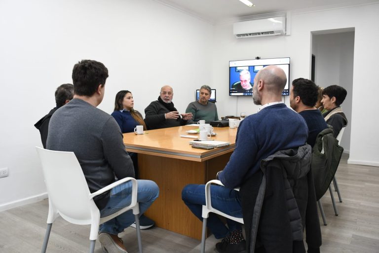 Encuentro para avanzar en soluciones conjuntas sobre estacionamiento de transporte pesado