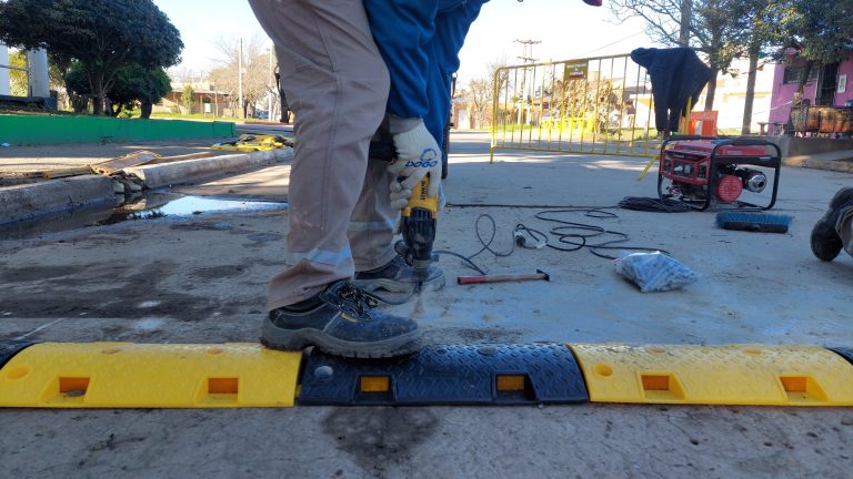 Recambio de reductores de velocidad en la vía pública